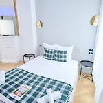 Champs Elysees!montaigne, New Luxurious 6pers Flat Daire *