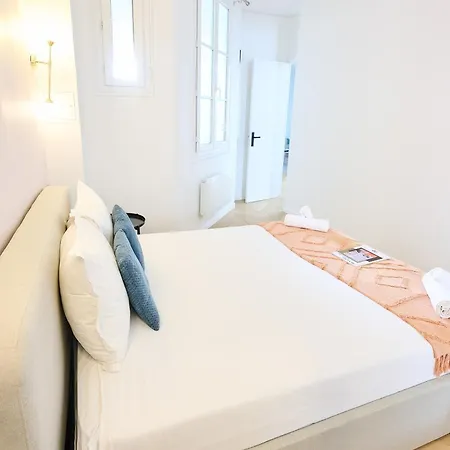 Champs Elysees!montaigne, New Luxurious 6pers Flat *