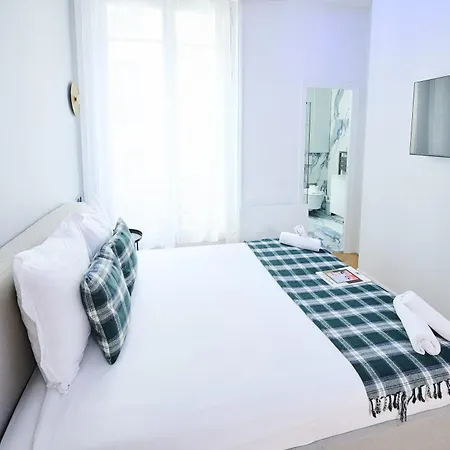 Champs Elysees!montaigne, New Luxurious 6pers Flat *