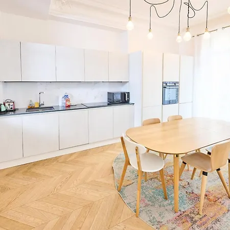 Champs Elysees!montaigne, New Luxurious 6pers Flat
