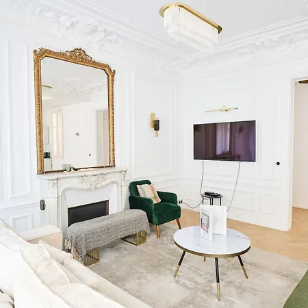 公寓 Champs Elysees!montaigne, New Luxurious 6pers Flat 巴黎