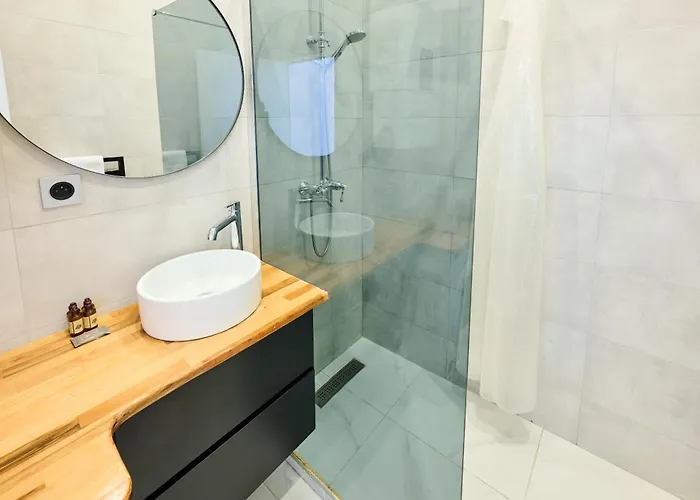 Апартаменты Champs Elysees!montaigne, New Luxurious 6pers Flat Париж