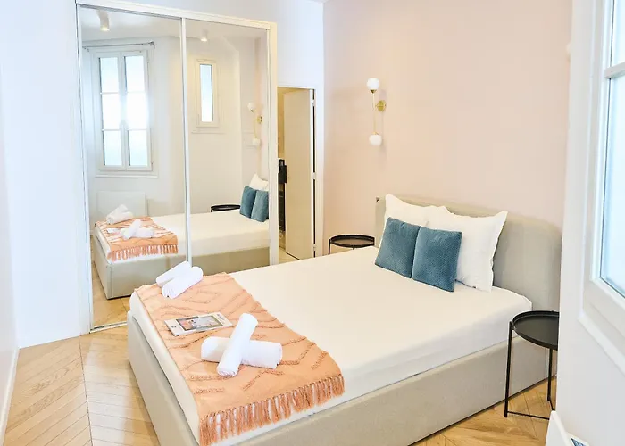 Champs Elysees!montaigne, New Luxurious 6pers Flat Апартаменты