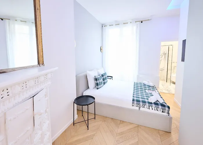 Champs Elysees!montaigne, New Luxurious 6pers Flat Апартаменты *