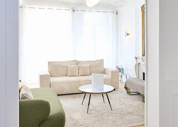 Champs Elysees!montaigne, New Luxurious 6pers Flat * Париж