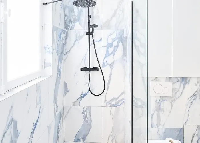 Champs Elysees!montaigne, New Luxurious 6pers Flat דירה פריז