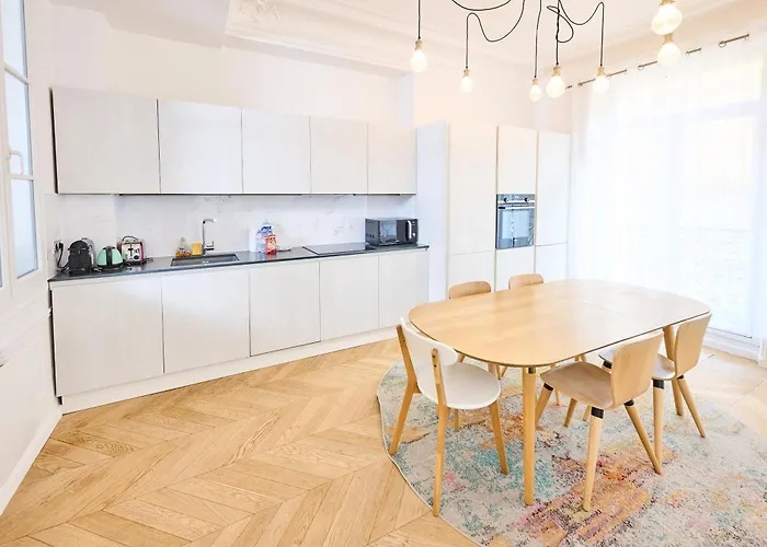 Champs Elysees!montaigne, New Luxurious 6pers Flat
