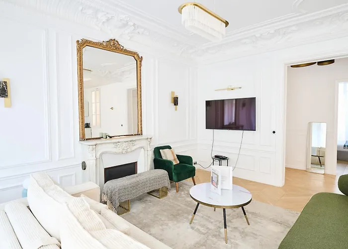 Апартаменты Champs Elysees!montaigne, New Luxurious 6pers Flat Париж