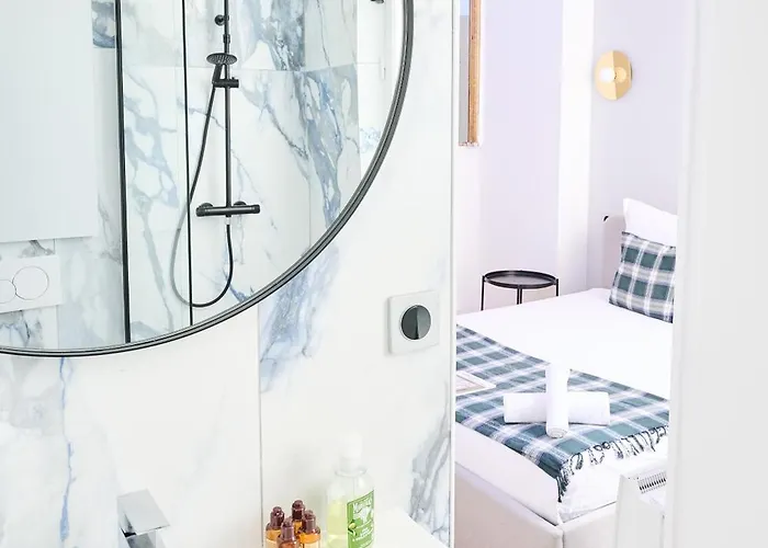 Champs Elysees!montaigne, New Luxurious 6pers Flat * Париж